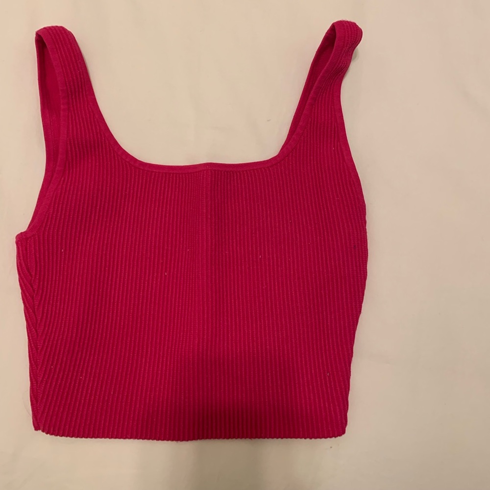 ARITZIA // HOT PINK CROP TOP // BABATON